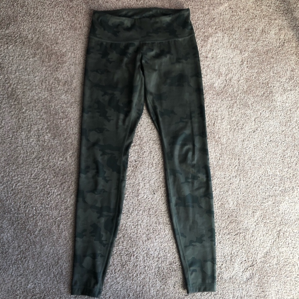Lululemon Wunder Under Camo Luxtreme 6